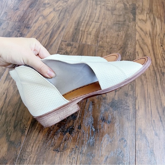 Free People • Mont Blanc Sandal asymmetrical White Distress leather cream ivory - Picture 7 of 10